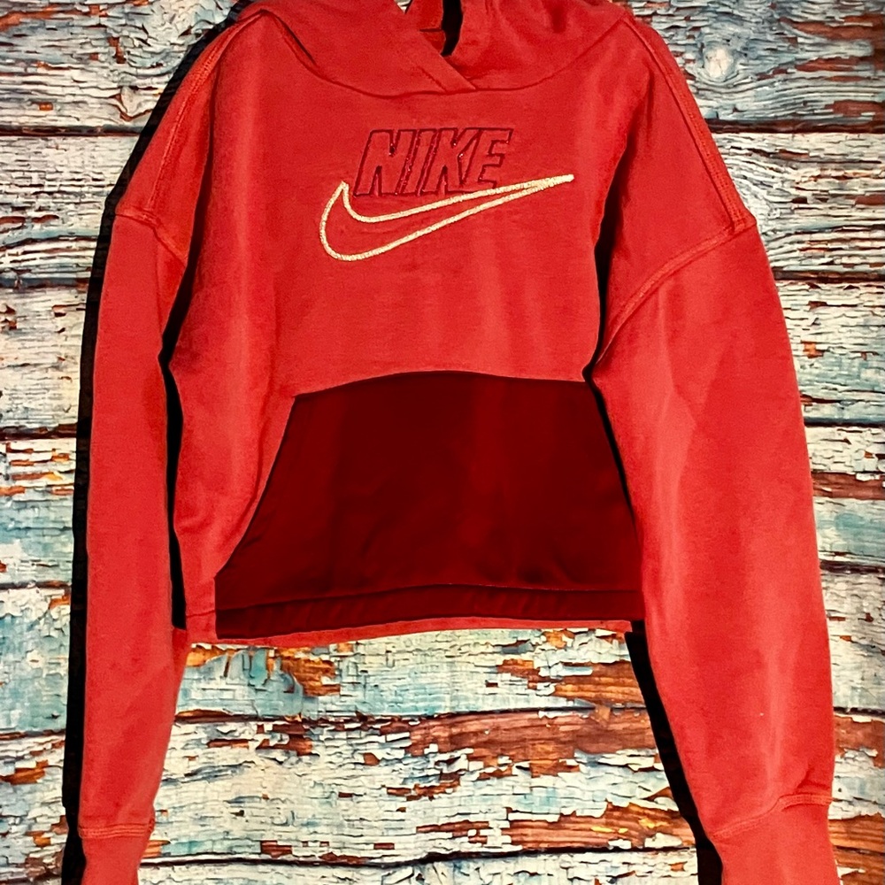 ⚜️Vintage ‘Nike’ Red Cropped Hoodie⚜️
